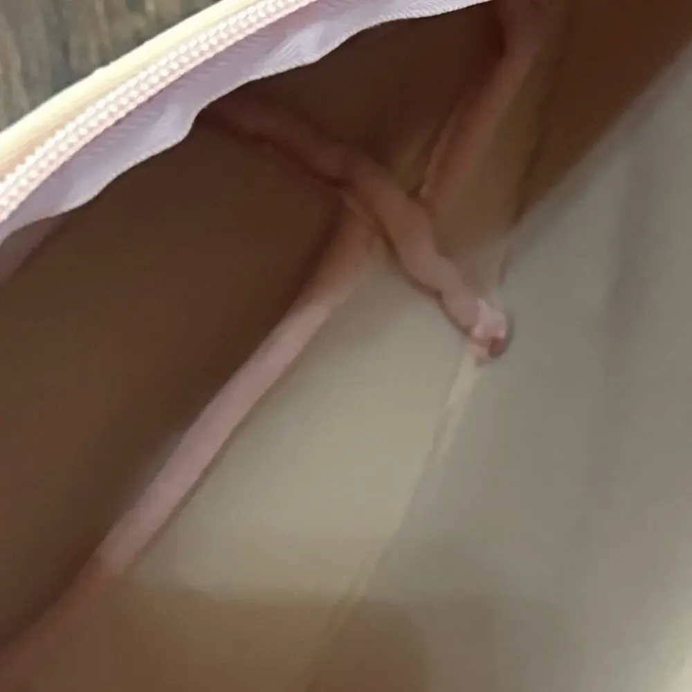 Après Studio Neoprene Makeup Bag Peach Nude Zippered Toiletry Pouch Travel Case